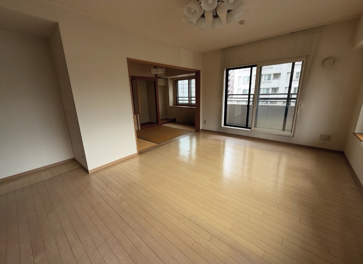 札幌市内マンションの片付け作業、親族が住んでいた住居の遺品整理と退去対応の事例